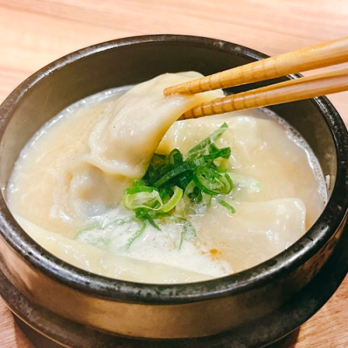鶏白湯の水餃子