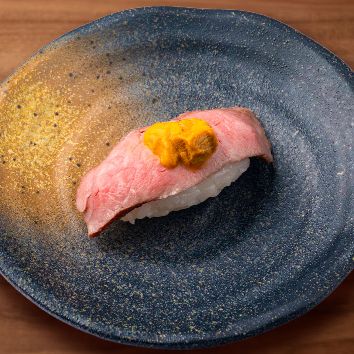 うにく肉寿司（肉×うに）